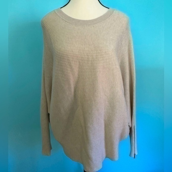 Women’s Long Sleeve Sweater in Cream - Size Large - MINT Condition - Picture 1 of 4